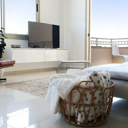 Cozy 2br Apt // Free Pkg & Ac // Live Like Local Apartment *