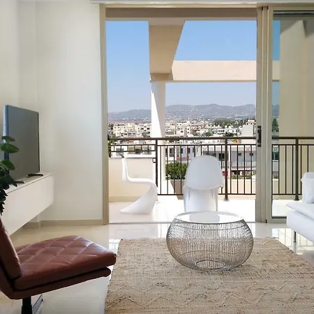 Apartment Cozy 2br Apt // Free Pkg & Ac // Live Like Local *