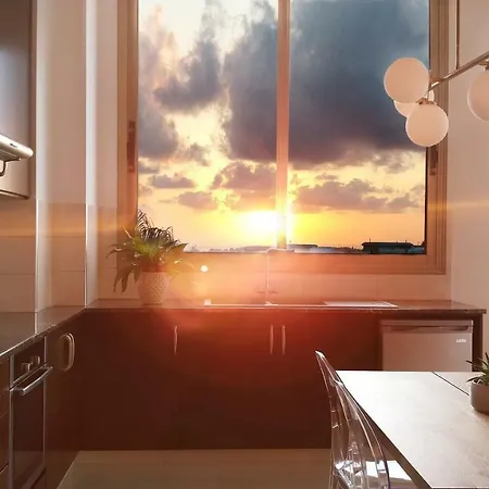 Cozy 2br Apt // Free Pkg & Ac // Live Like Local Paphos
