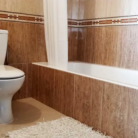 Cozy 2br Apt // Free Pkg & Ac // Live Like Local Apartment *