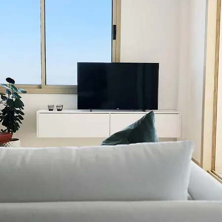 Cozy 2br Apt // Free Pkg & Ac // Live Like Local Apartment *