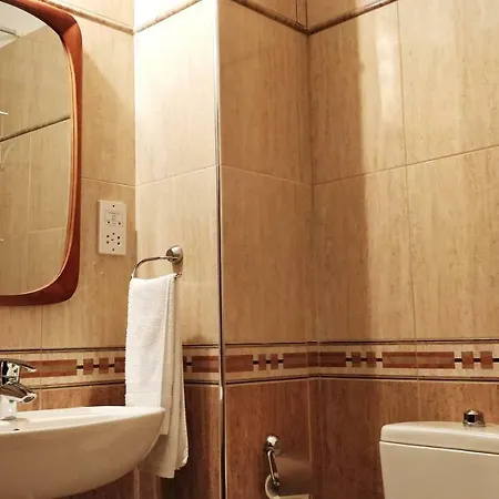 Cozy 2br Apt // Free Pkg & Ac // Live Like Local Paphos